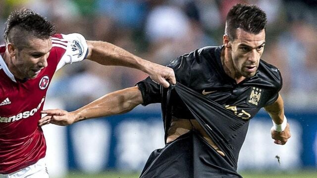 El futbolista español Álvaro Negredo (c), en un partido ya con el Manchester City.