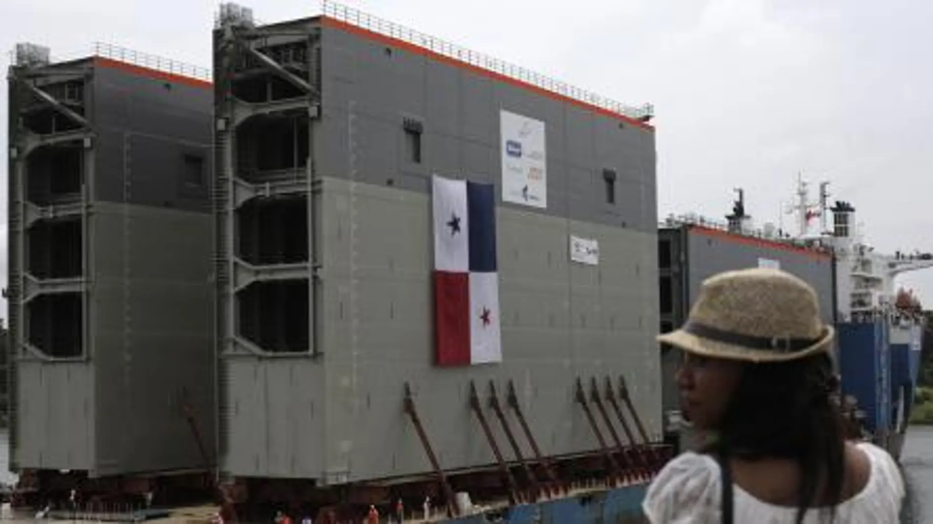 Imagen de la llegada de las nuevas compuertas para el Canal de Panamá.