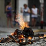 Protestas en la calle contra los cortes de luz en Argentina por la ola de calor que vive el país