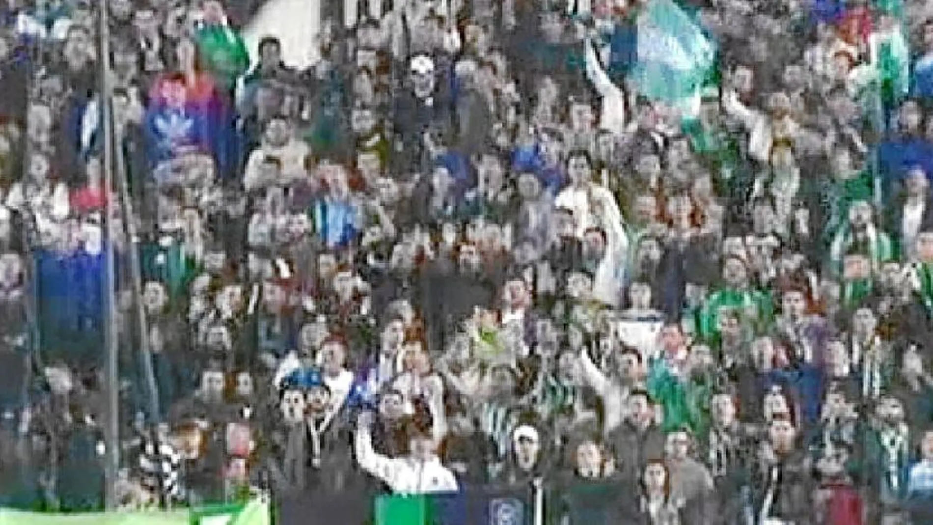 La peña radical Supporters, en el gol sur del estadio del Betis, de donde nacieron los cánticos