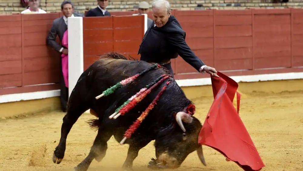El torero Manuel Benítez &quot;El Cordobés&quot;participó en Córdoba en un festival taurino a beneficio de la Asociación Española Contra el Cáncer