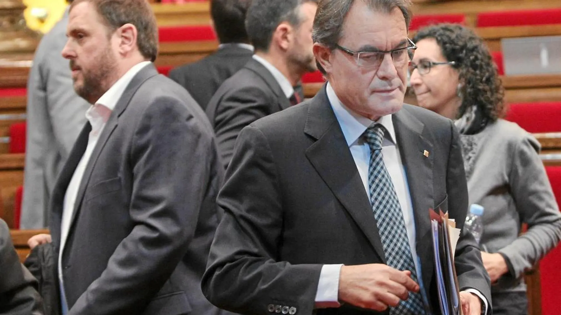 Artur Mas y Oriol Junqueras, ayer, en el Parlamento catalán durante la sesión de control