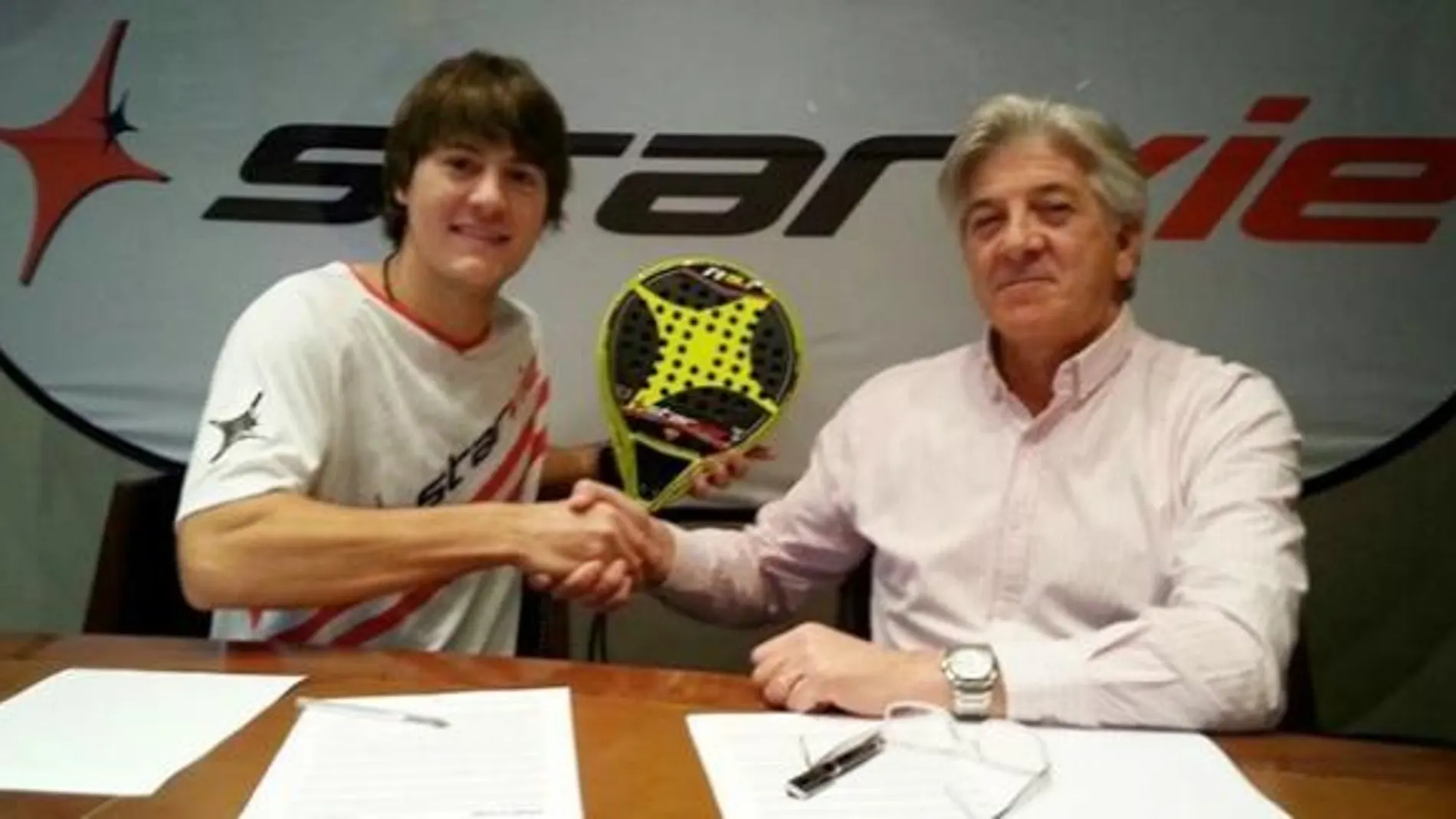 Andoni Bardasco, firmando cu contrato.