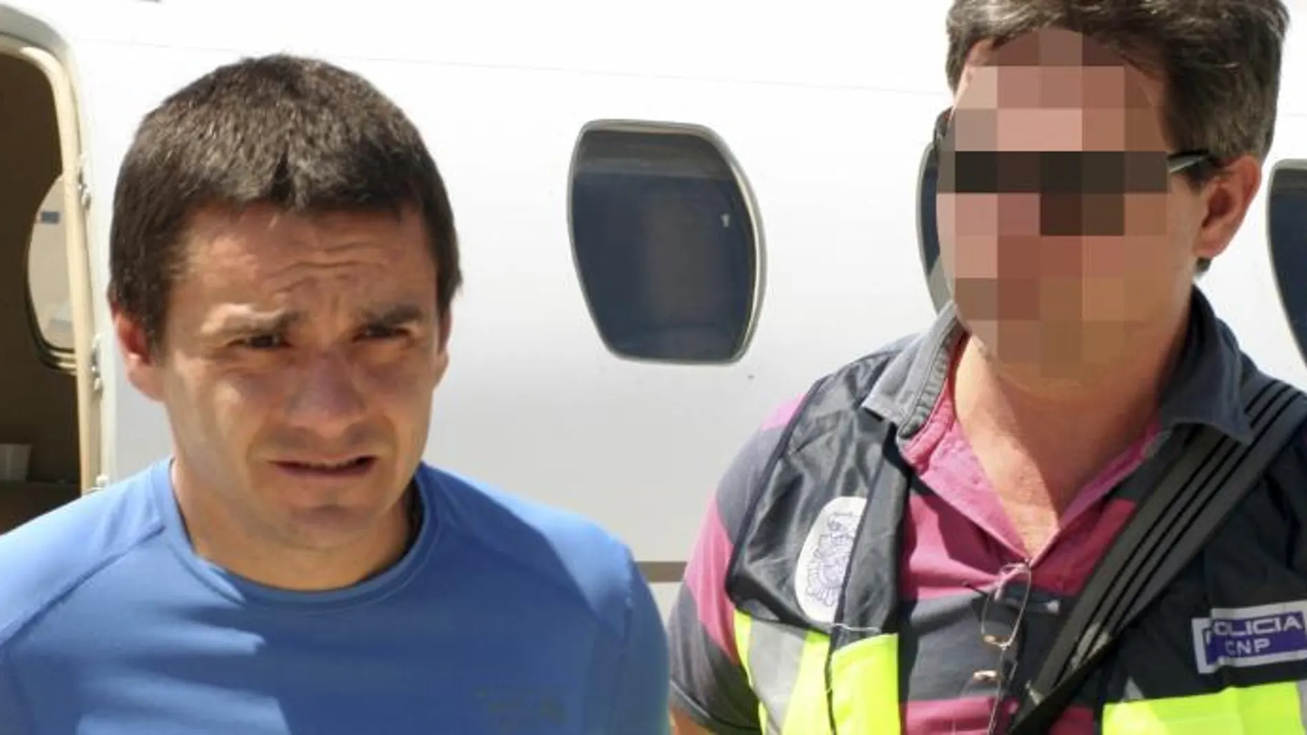 El etarra Aitzol Gogorza Otaegi tras ser entregado a España en 2011