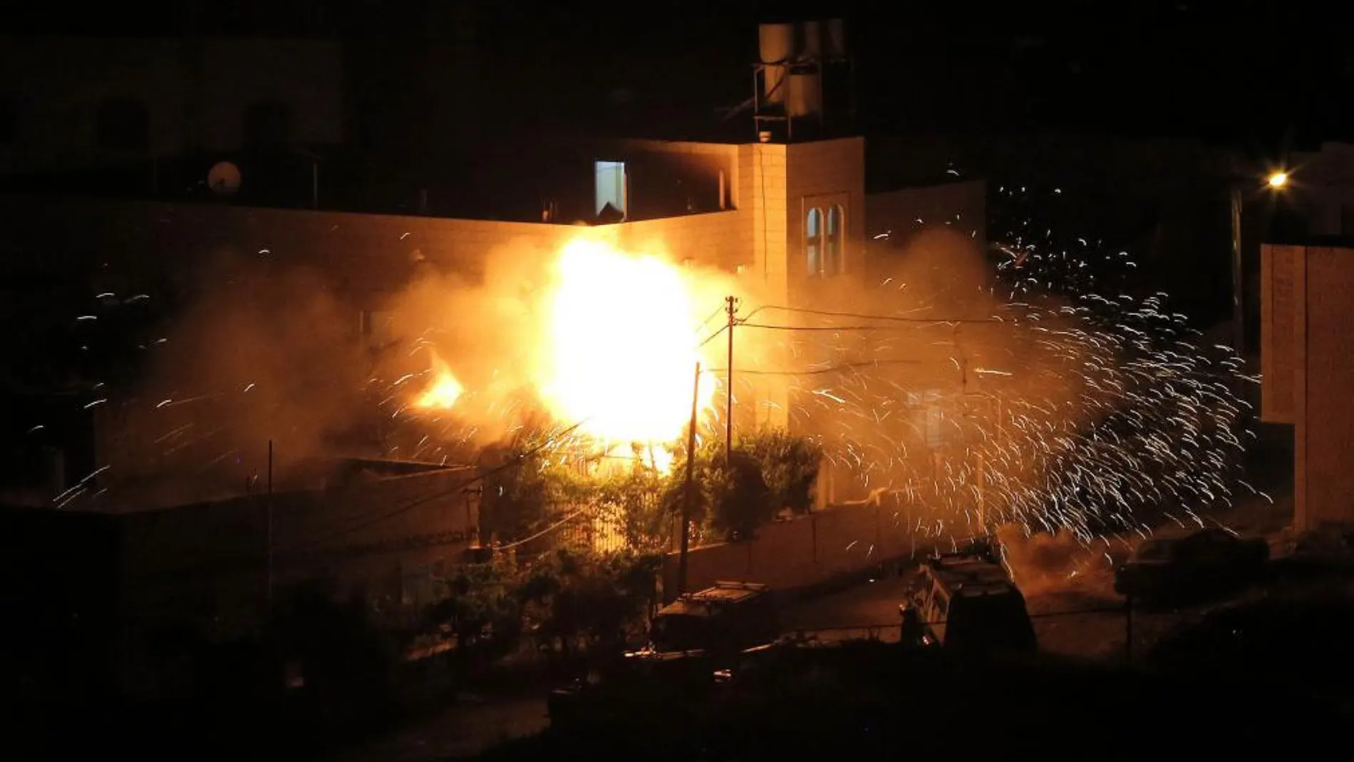Isarel bombardea Gaza en respuesta a los cohetes disparados contra territorio israelí