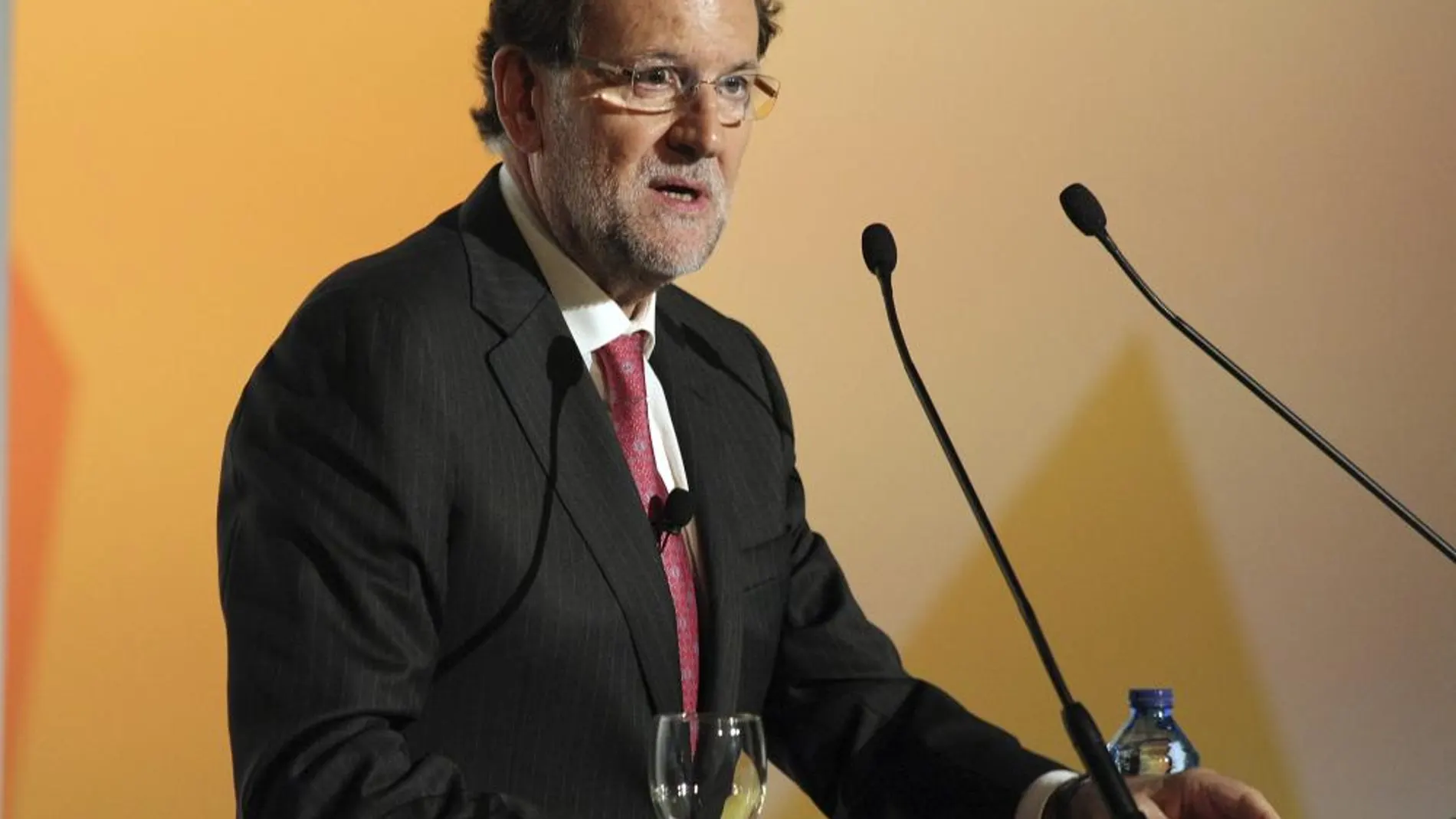 Rajoy sigue el 9N en su despacho