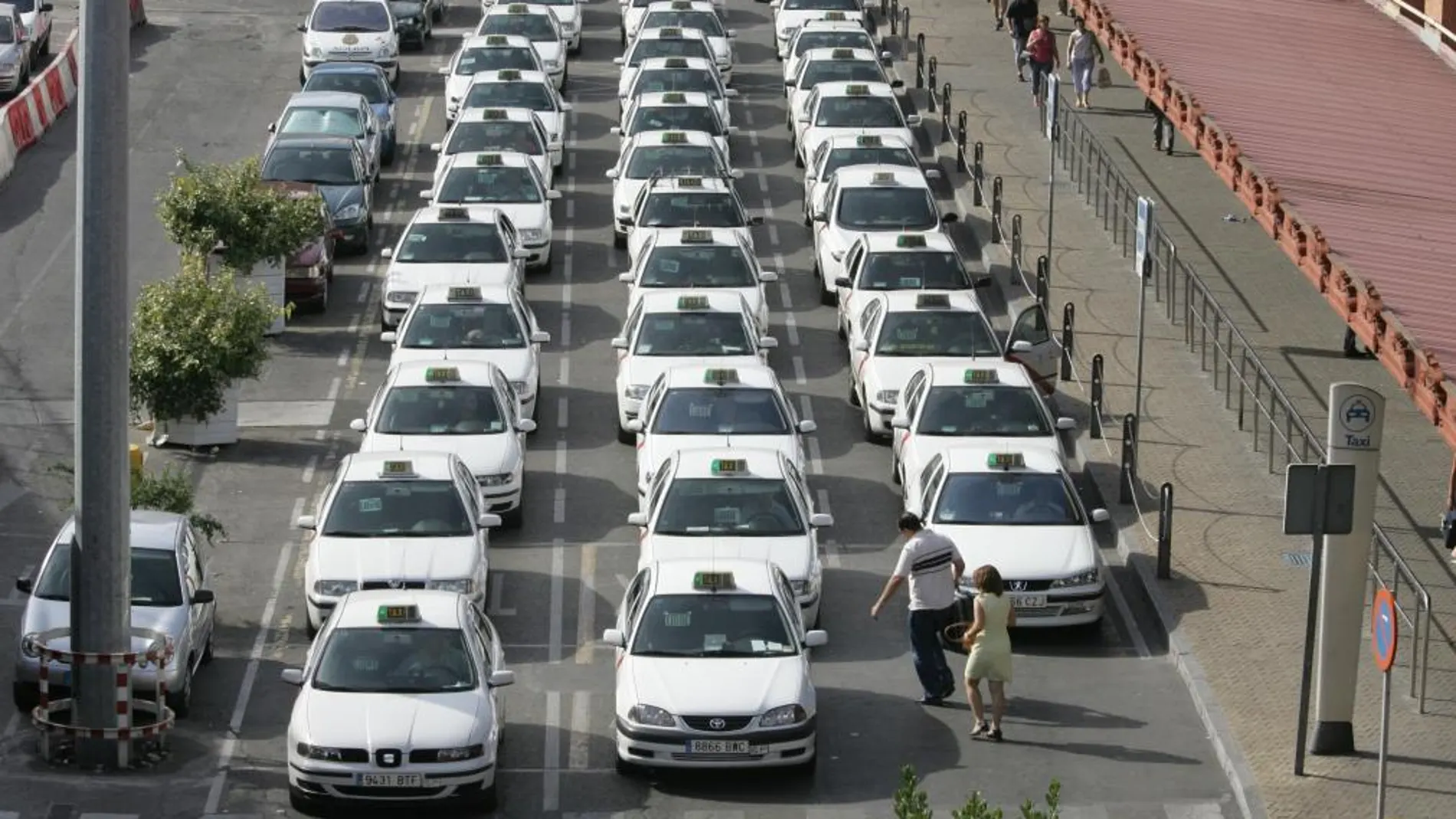 El sector del taxi, contra la «app» Uber