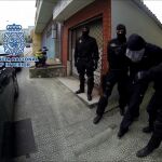 El pederasta tras ser detenido en la vivienda de sus tíos en Santander en la que estuvo los últimos días
