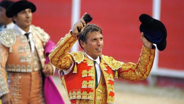 El Cordobés, en una de sus últimas actuaciones en el coso coruñés