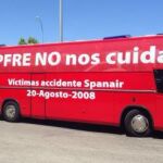 Un autobús de las víctimas de Spanair recorre Madrid para exigir indemnizaciones dignas