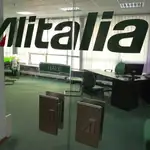 Oficina cerrada de Alitalia en el aeropuerto de Caracas