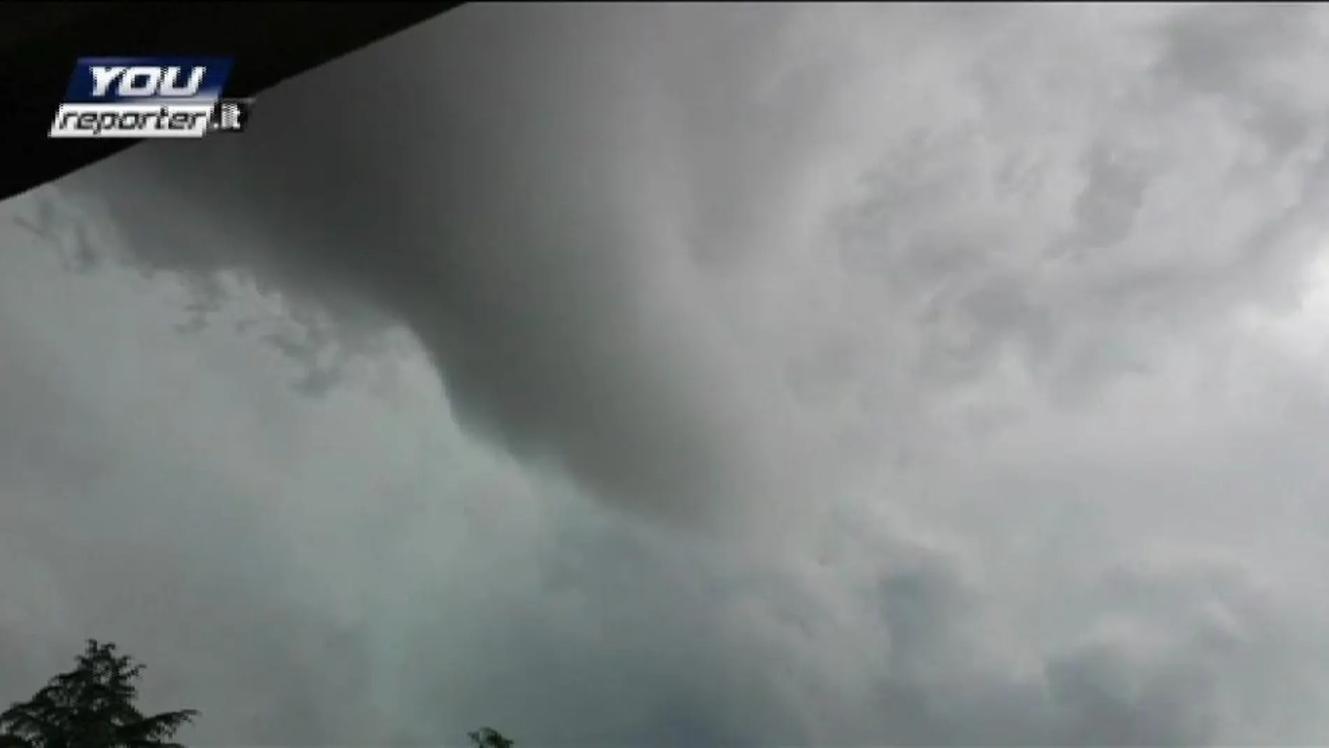 Un tornado sacude una zona industrial al este de Milán