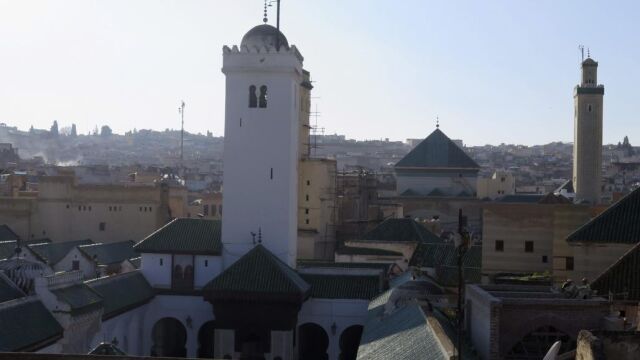 Vista de la medina de Fez que, no solo es la más grande y antigua de Marruecos, sino que en su interior también se esconde un patrimonio cultural de gran valor e imposible de ser apreciado debido a su avanzado estado de deterioro. Ya en tiempos de Ali Bey se encontraba dañada.
