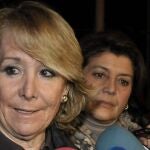 Esperanza Aguirre realiza declaraciones a los medios de comunicación a su salida del centro penitenciario de Segovia después de visitar hoy al dirigente de Nuevas Generaciones del partido en Madrid Ángel Carromero