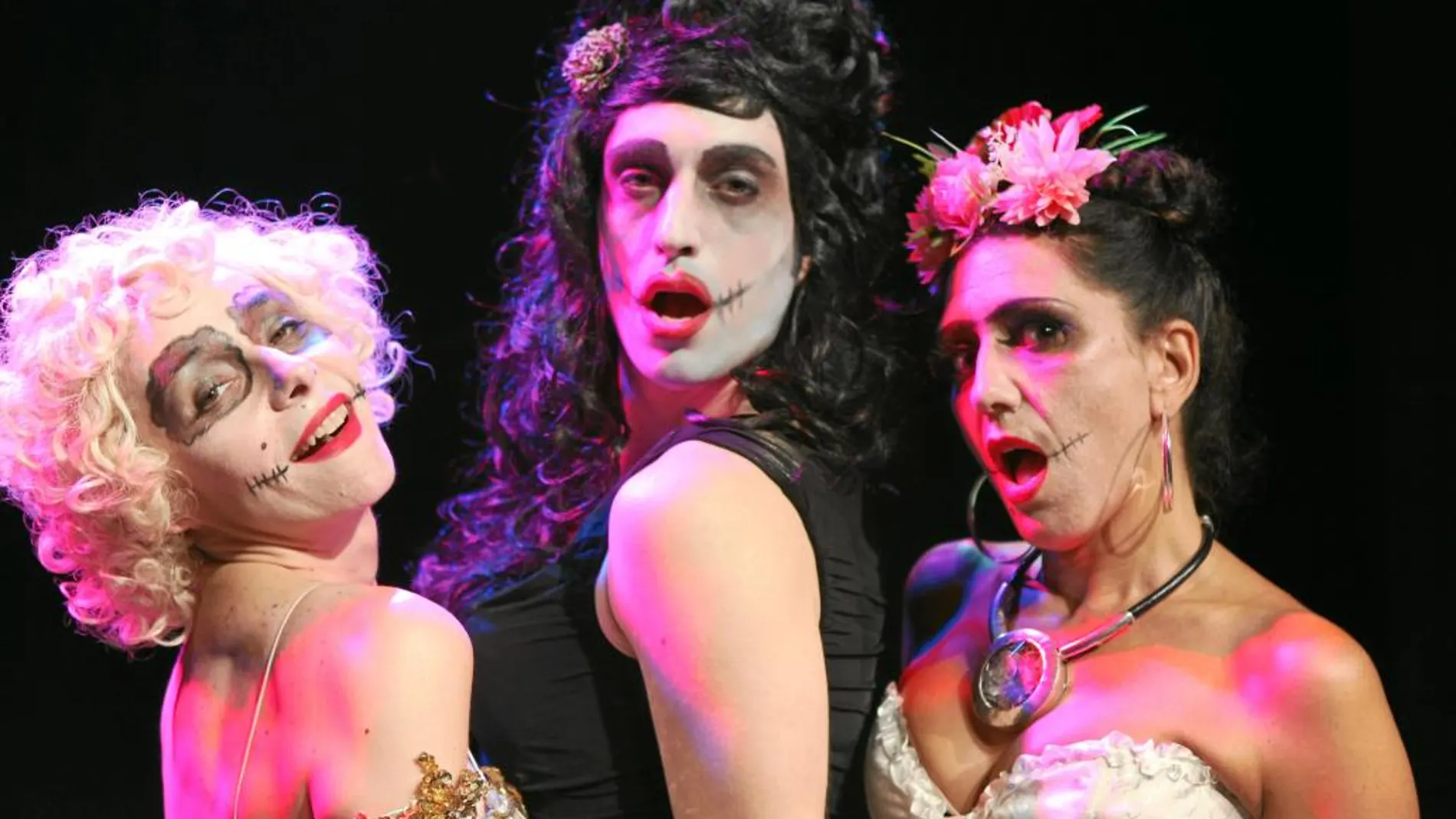 Marilyn, Amy y Frida son tres katrinas en el Cabaret Chihuahua
