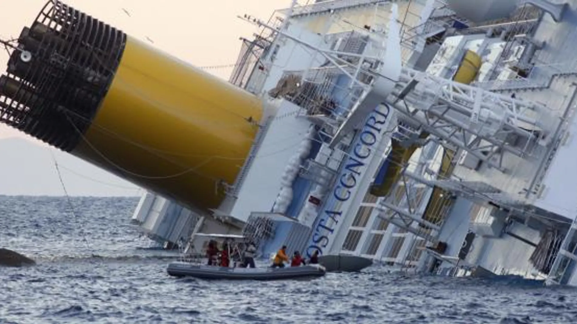 El crucero ‘Costa Concordia’, se hundió frente a la costa de la isla de Giglio el 13 de enero de 2012