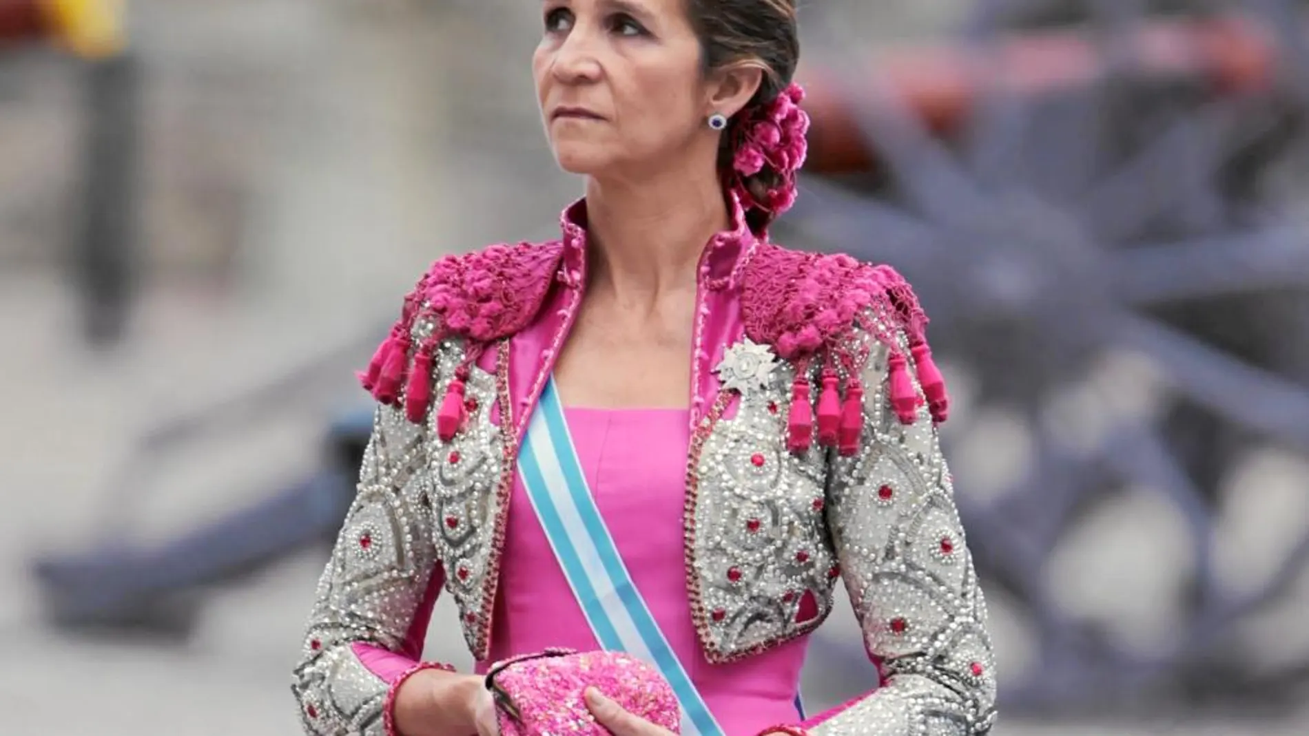La Infanta, con falda estilo capote y torera
