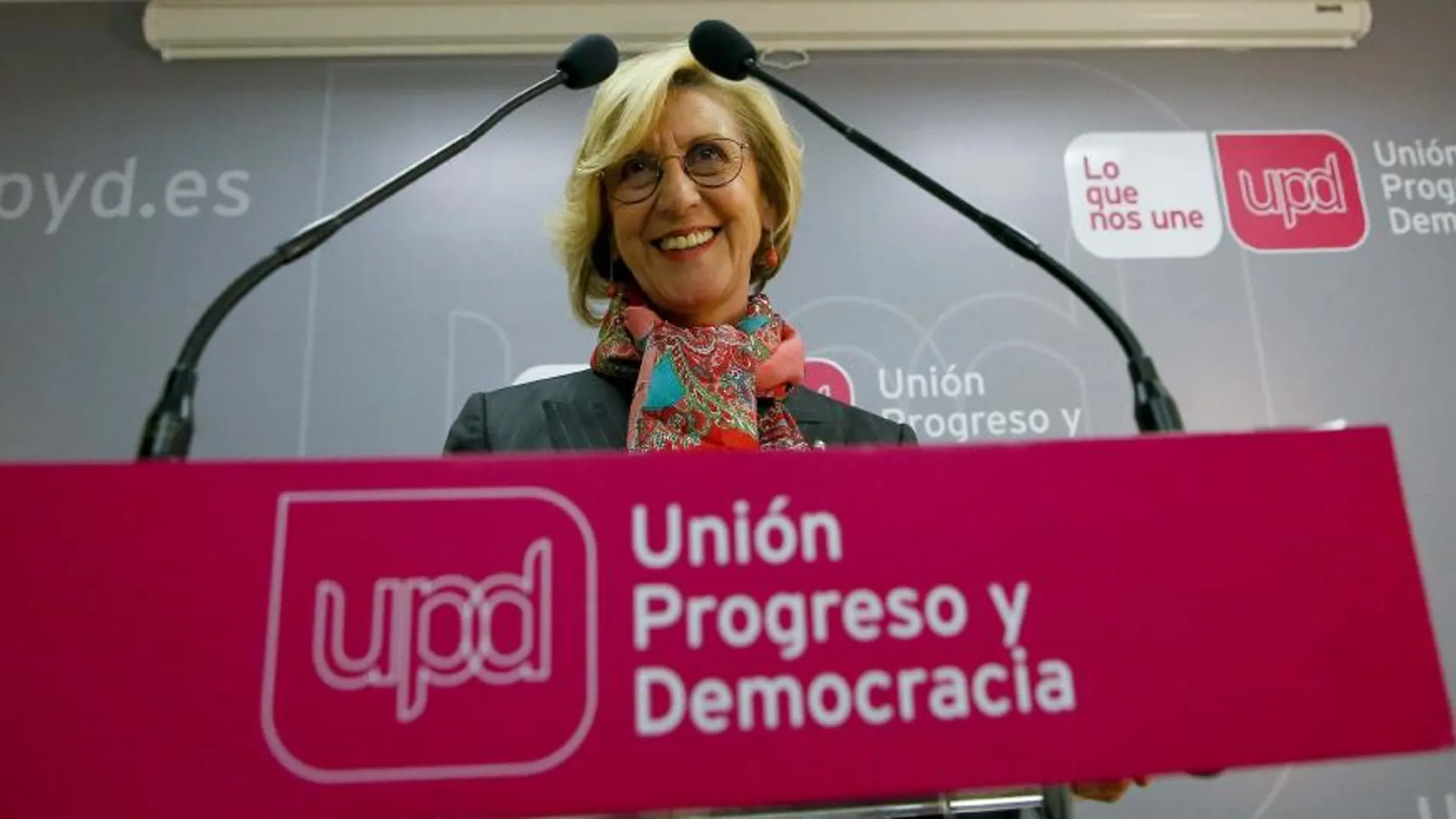 La líder de UPyD, Rosa Díez, al inicio de la rueda de prensa que ha ofrecido hoy en la sede del partido en Cedaceros, Madrid