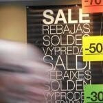 El primer día de rebajas se saldó con aglomeraciones y atascos a la entrada de los centros comerciales