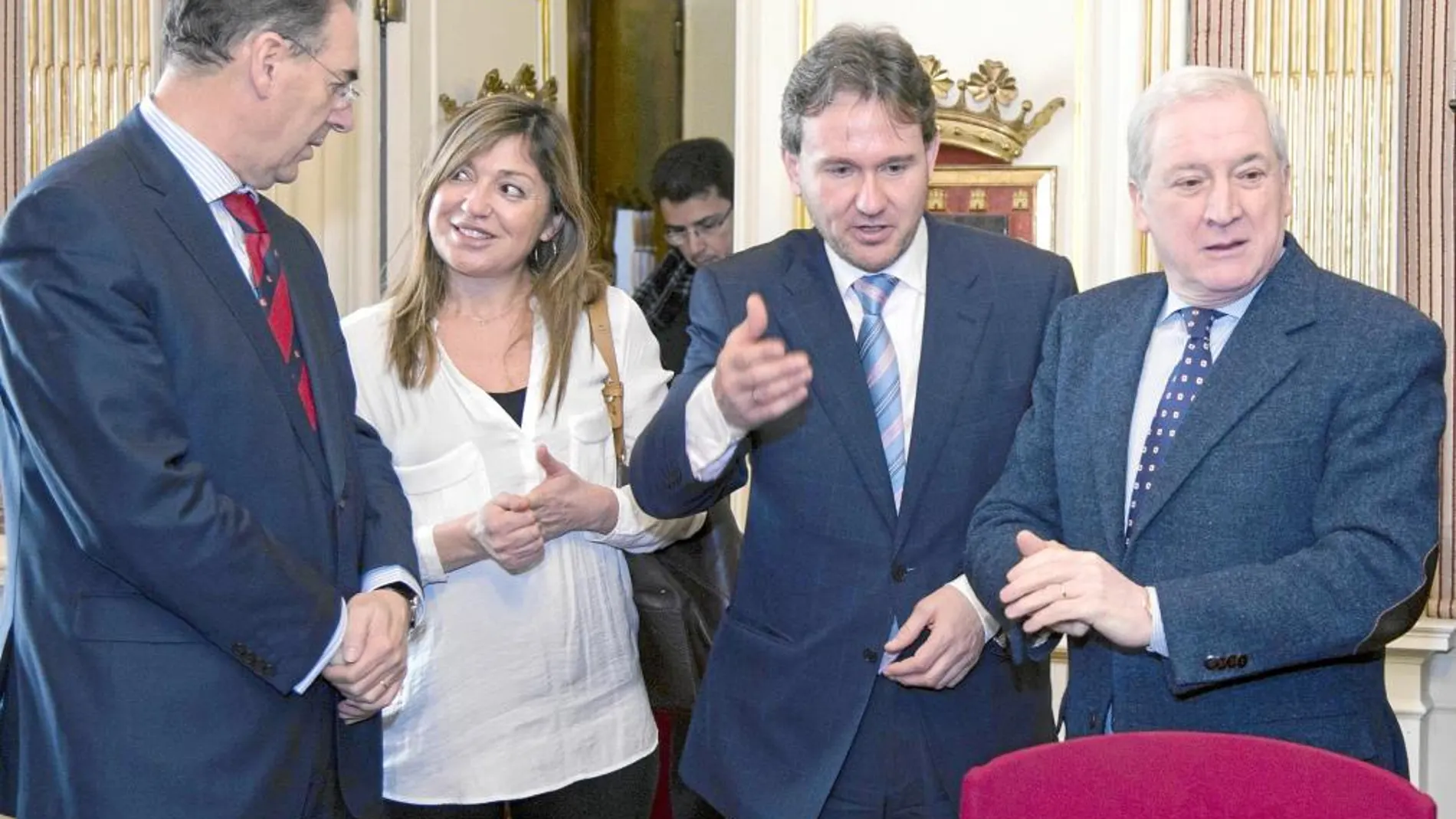 El alcalde Javier Lacalle, hace unos días, en su encuentro con empresarios burgaleses para escuchar sus propuestas