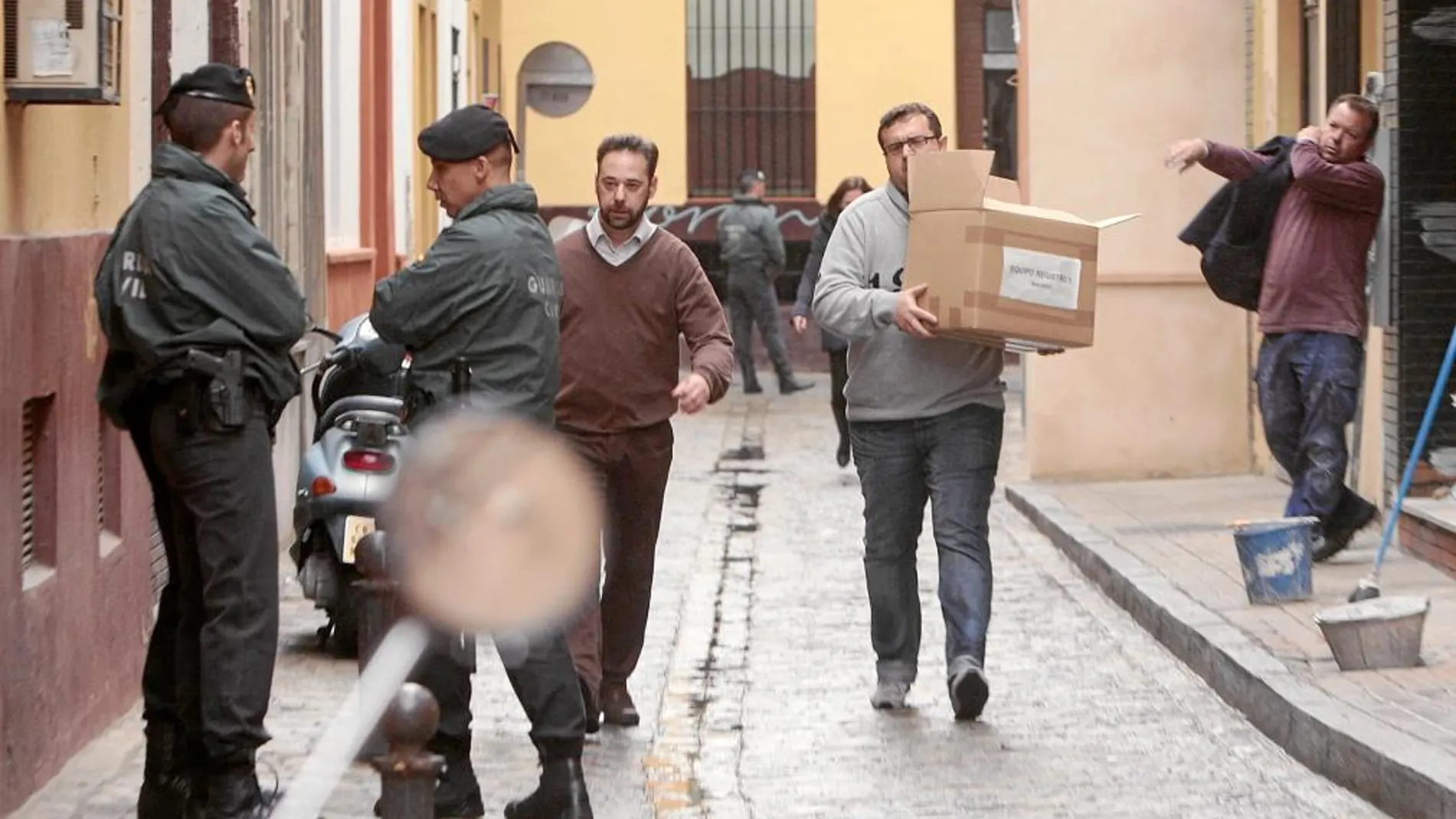 Imagen del registro que llevó a cabo la Guardia Civil en la sede de la UGT en Sevilla, realizado en diciembre del pasado año