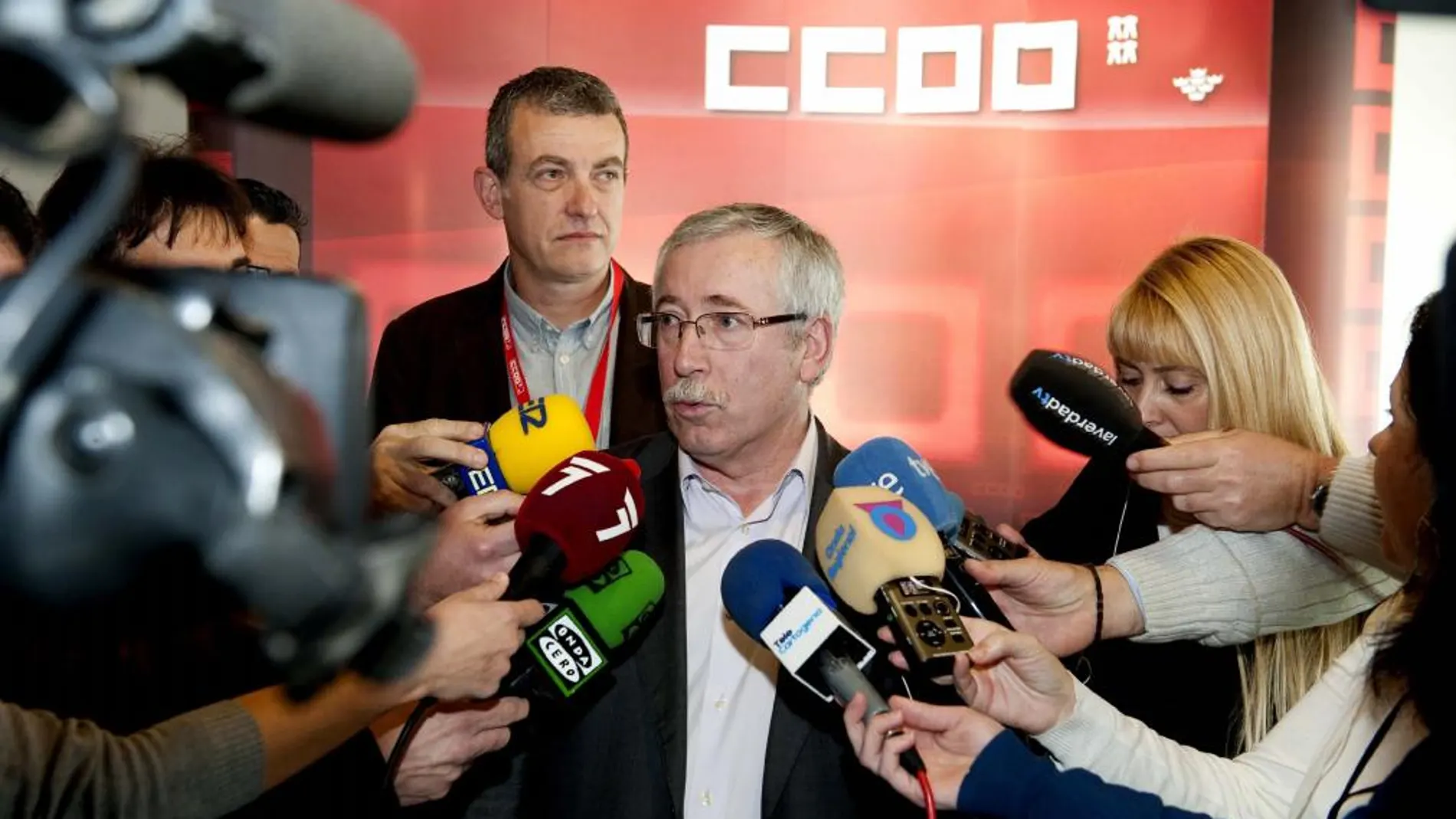 El secretario general de CCOO, Ignacio Fernández Toxo hace declaraciones a los medios durante la inauguración del X Congreso de este sindicato en la Región de Murcia, que se celebra hasta el sábado en Cartagena (Murcia)