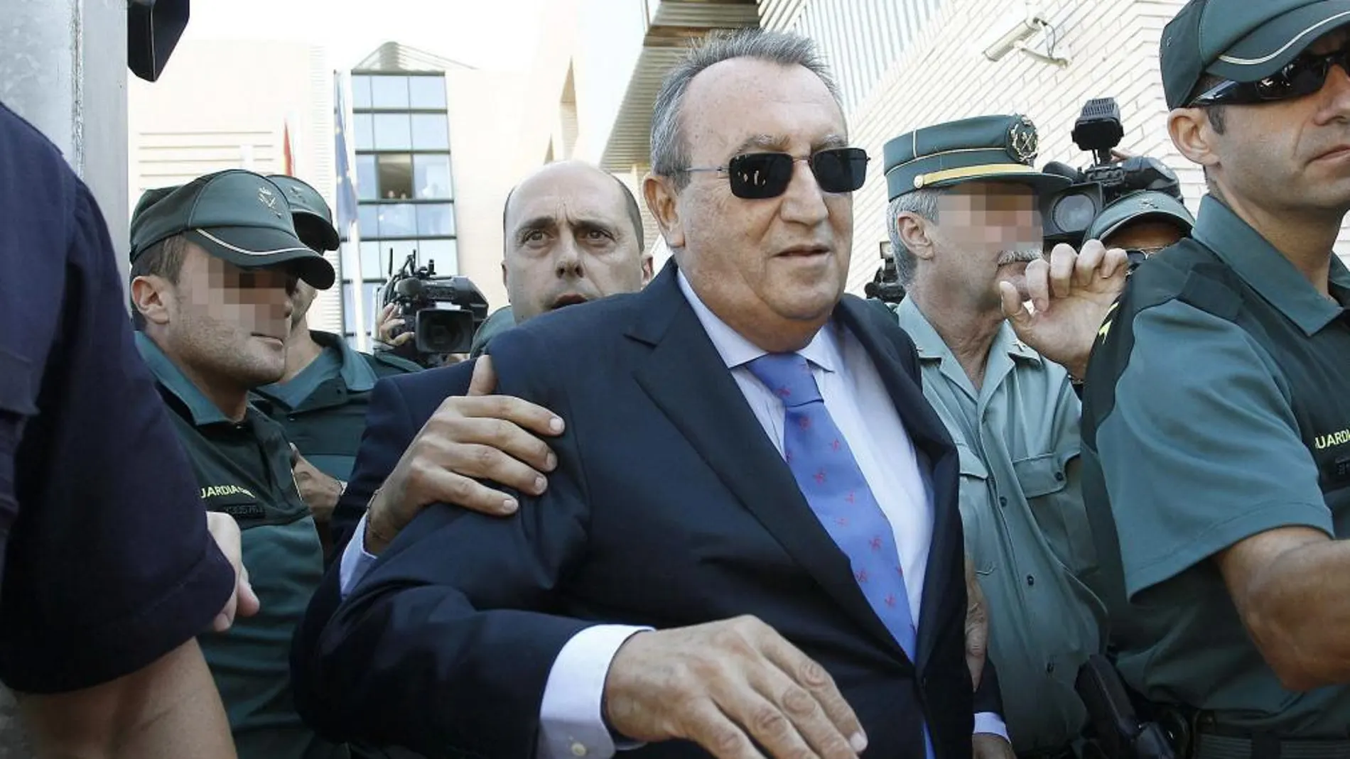 Carlos Fabra a su salida de la Audiencia Provincial de Castellón