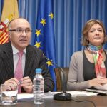 El delegado del Gobierno en Castilla y León, Ramiro Ruiz Medrano, junto a la secretaria general de Agricultura y Alimentación, Isabel García Tejerina