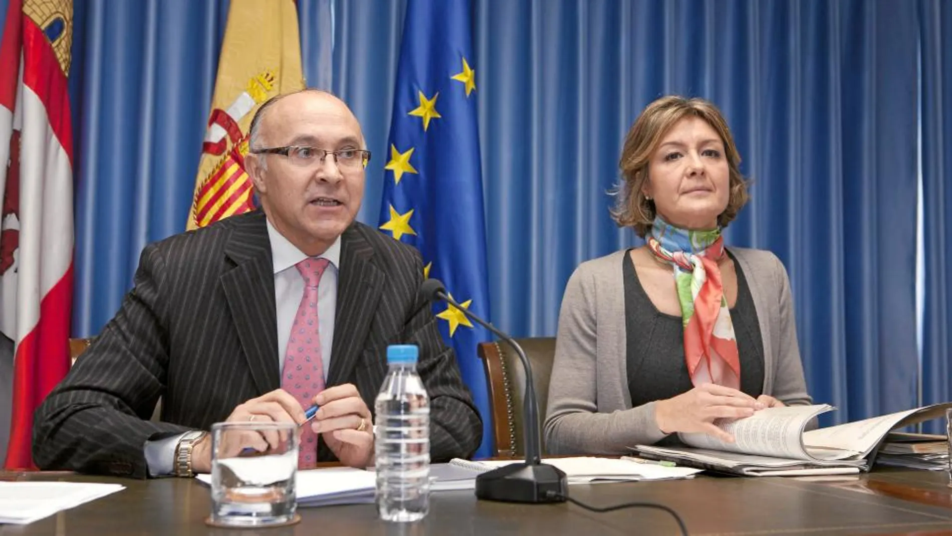 El delegado del Gobierno en Castilla y León, Ramiro Ruiz Medrano, junto a la secretaria general de Agricultura y Alimentación, Isabel García Tejerina