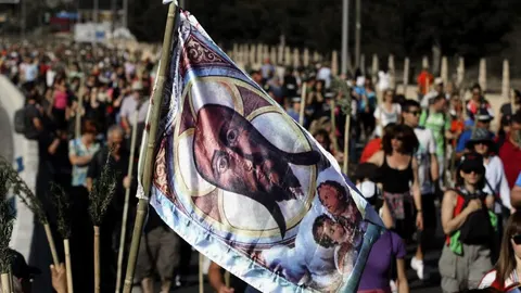 Los peregrinos camino del Monasterio de Santa Faz.