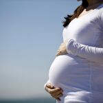 El Gobierno dará ayudas a las mujeres para que sigan con su embarazo