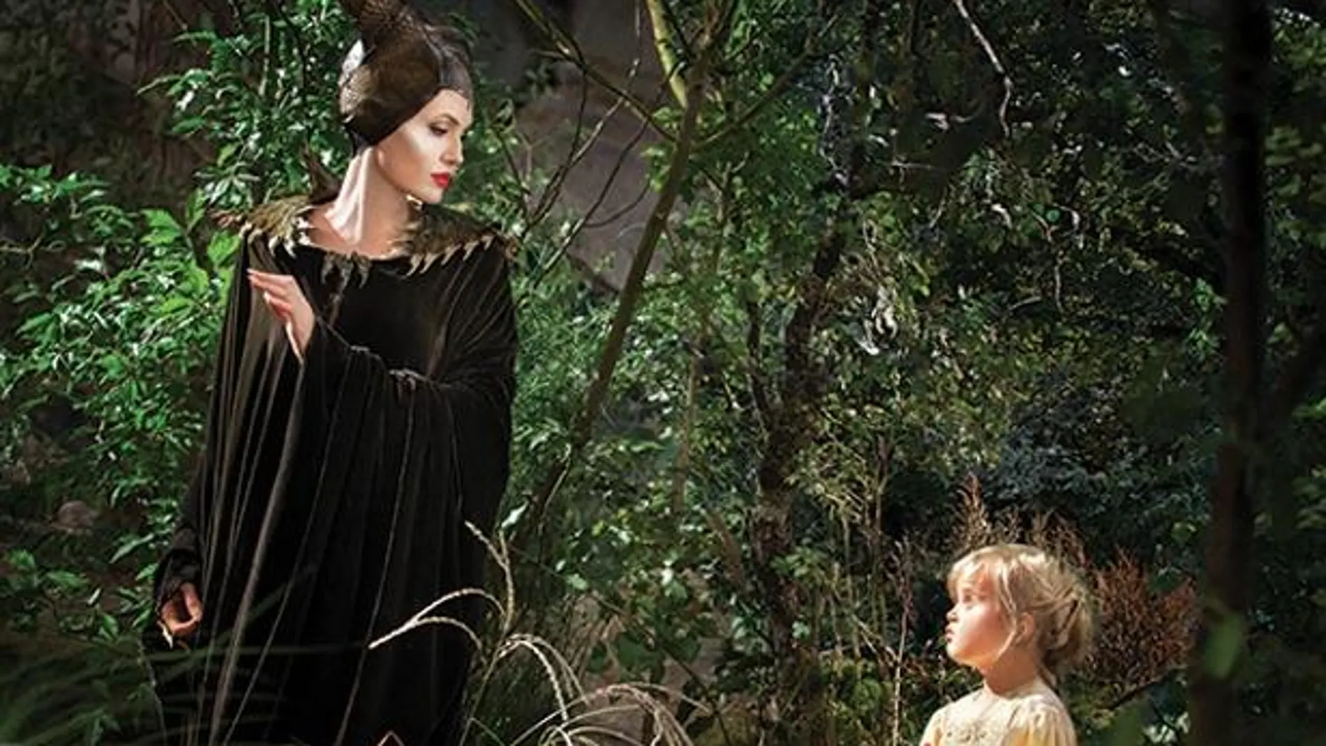 Angelina Jolie junto a su hija Vivienne en «Maléfica».