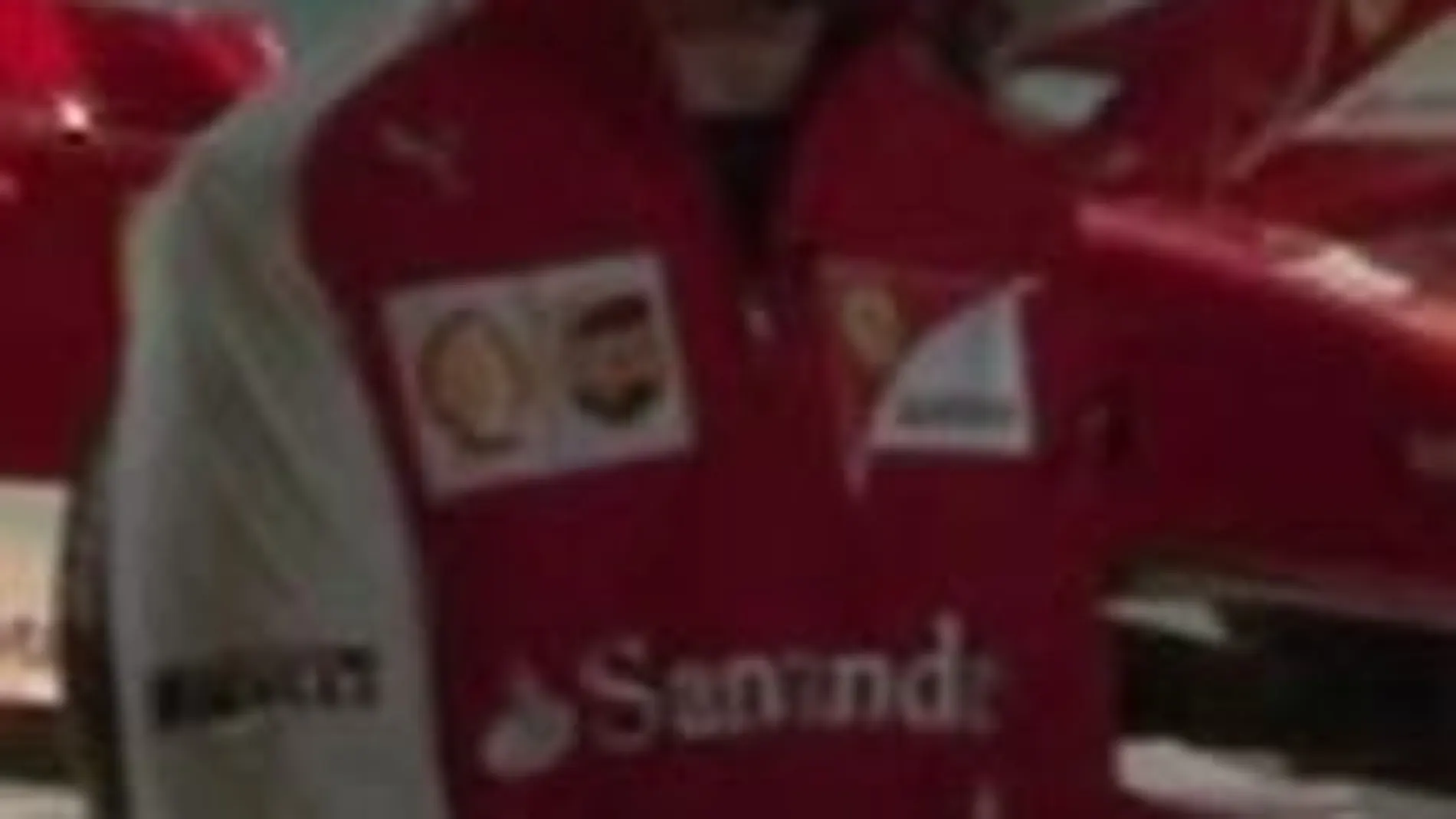 Fernando Alonso, durante su visita a la exposición.