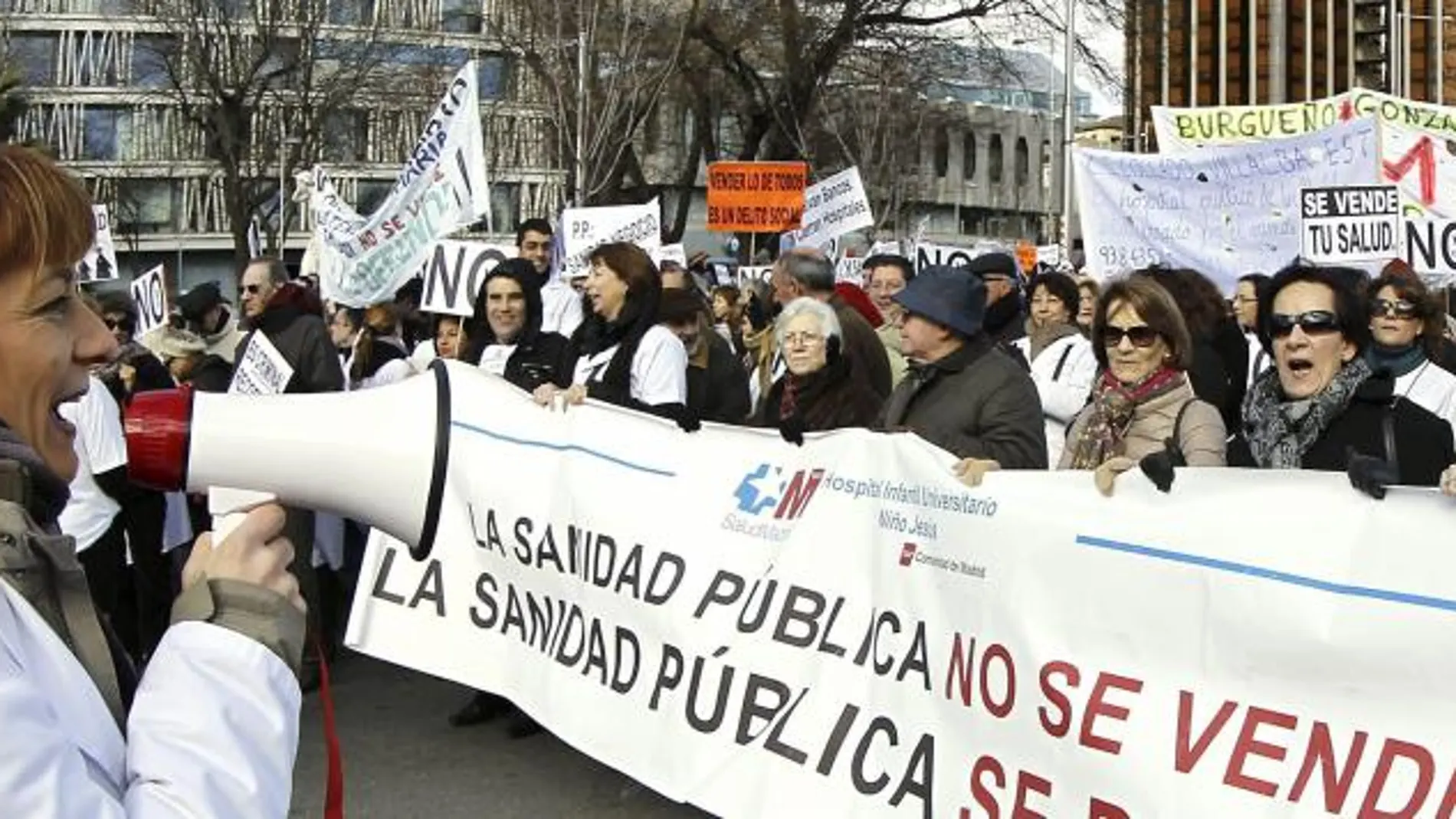 Participantes en la manifestación para protestar contra las privatizaciones de la sanidad, en una imagen de archivo