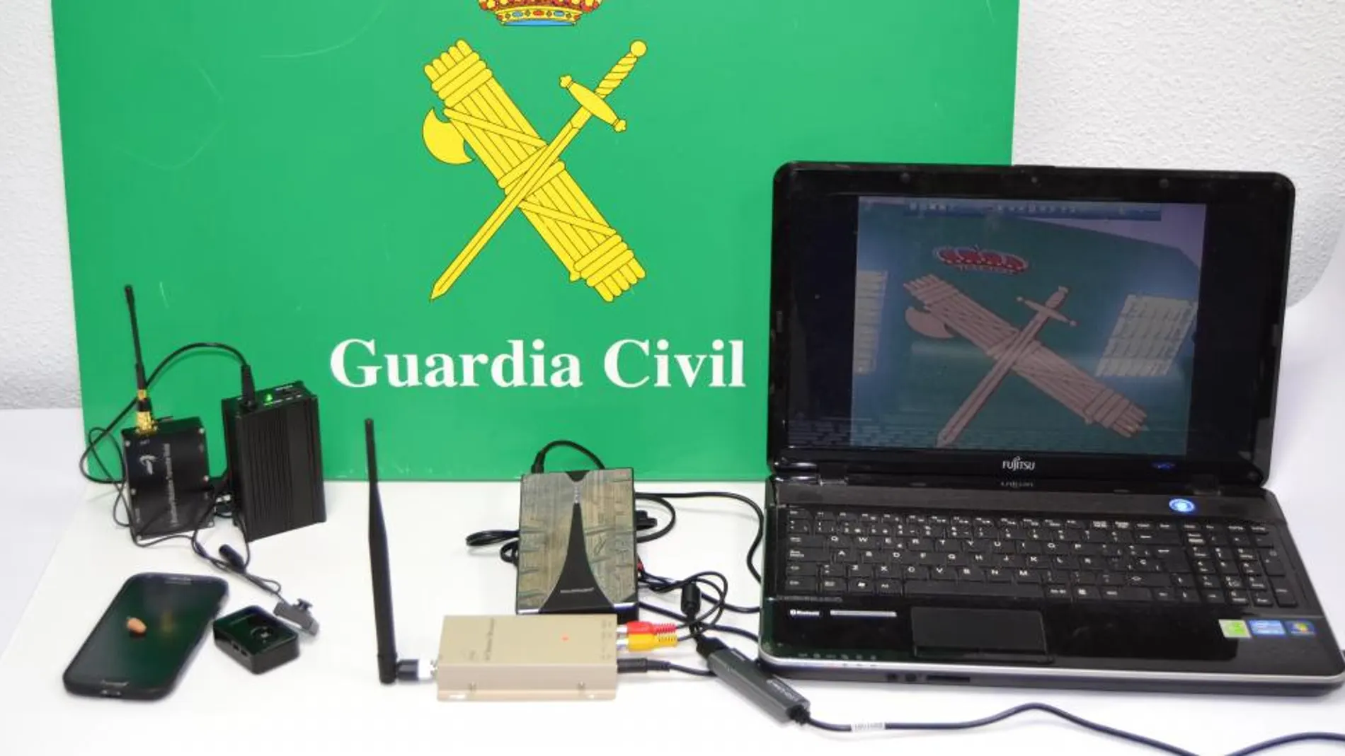Detenidos tres chinos por usar una cámara oculta para hacer el teórico de conducir