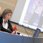 El presidente de Cevisama, Armando Ibáñez, y la directora, Carmen Álvarez, ayer durante la presentación