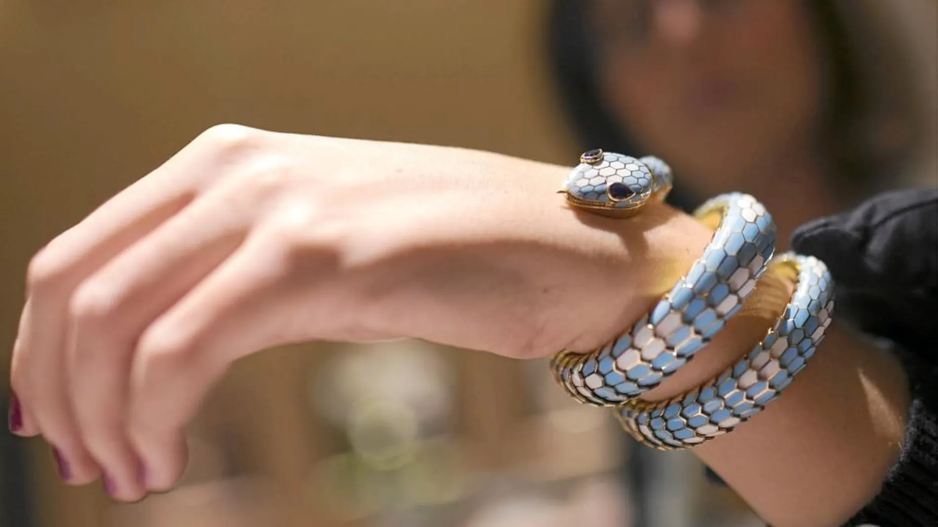 Una joya de la colección Serpenti que Bulgari muestra en su tienda de Barcelona