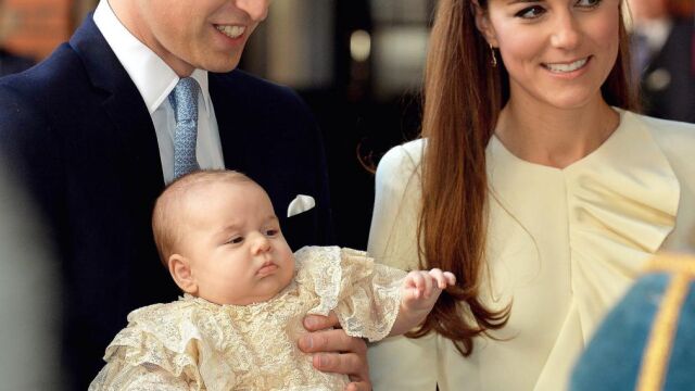 Los duques de Cambridge con su hijo, Jorge