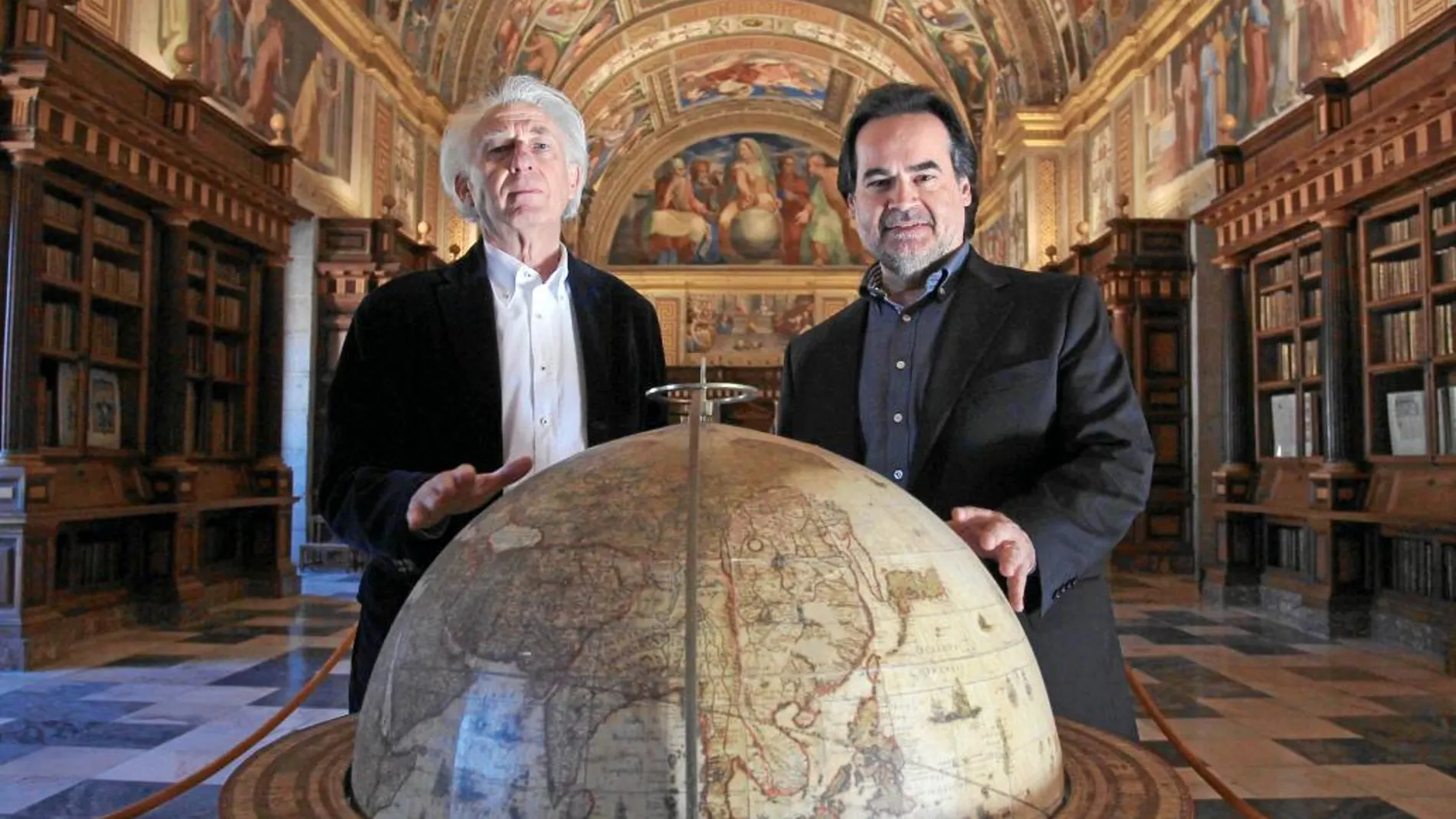 Albert Boadella (izda.) y José Bros, ayer en el Monasterio de El Escorial