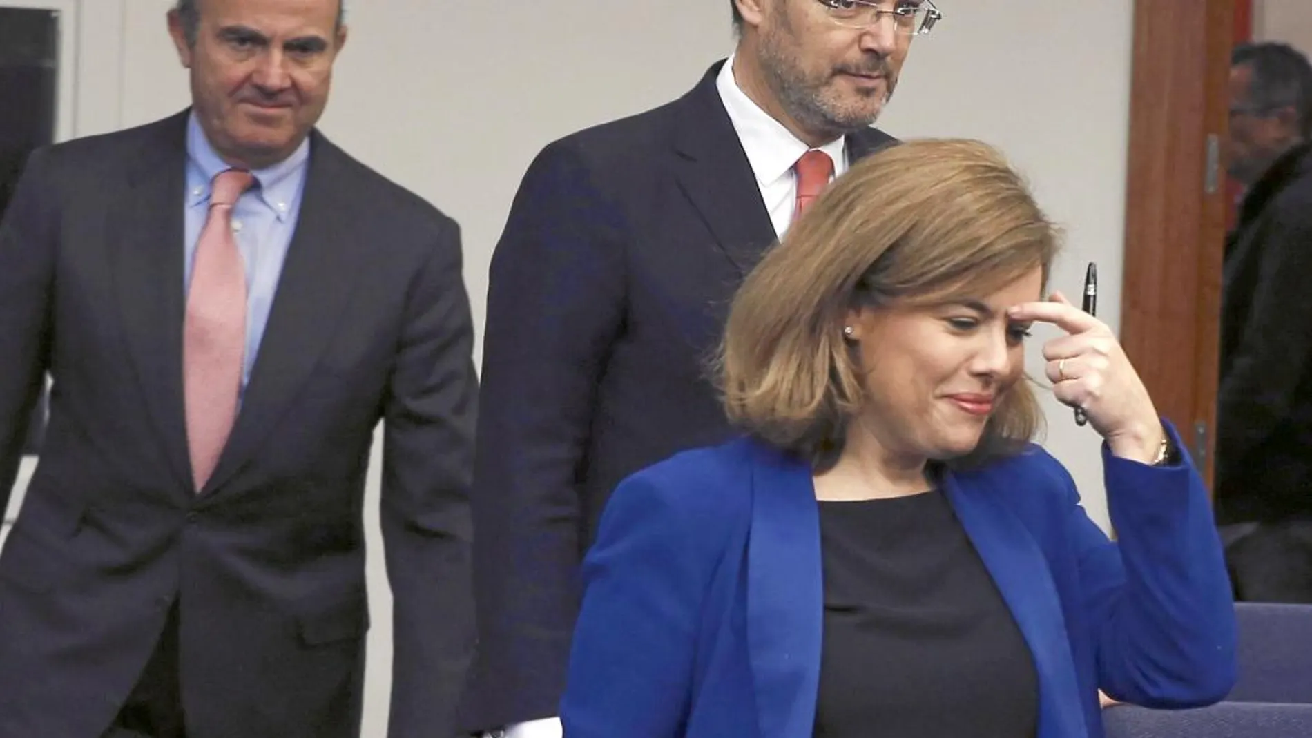 Guindos, Catalá y Sáenz de Santamaría, tras el Consejo de Ministros