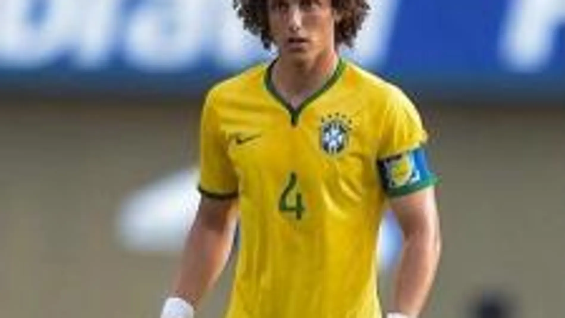 David Luiz en un partido de la selección brasileña