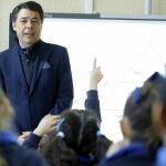 Ignacio González visita el colegio público bilingüe Padre Coloma, donde ha celebrado los resultados de los estudiantes madrileños en el último informe PISA
