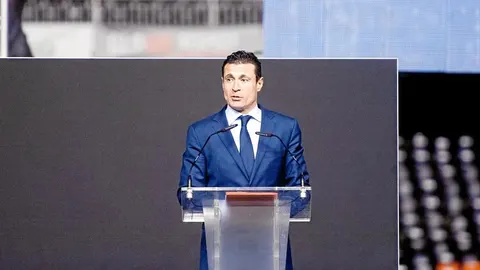 El presidente del Valencia CF, Amadeo Salvo, en un acto con todos los socios en Mestalla