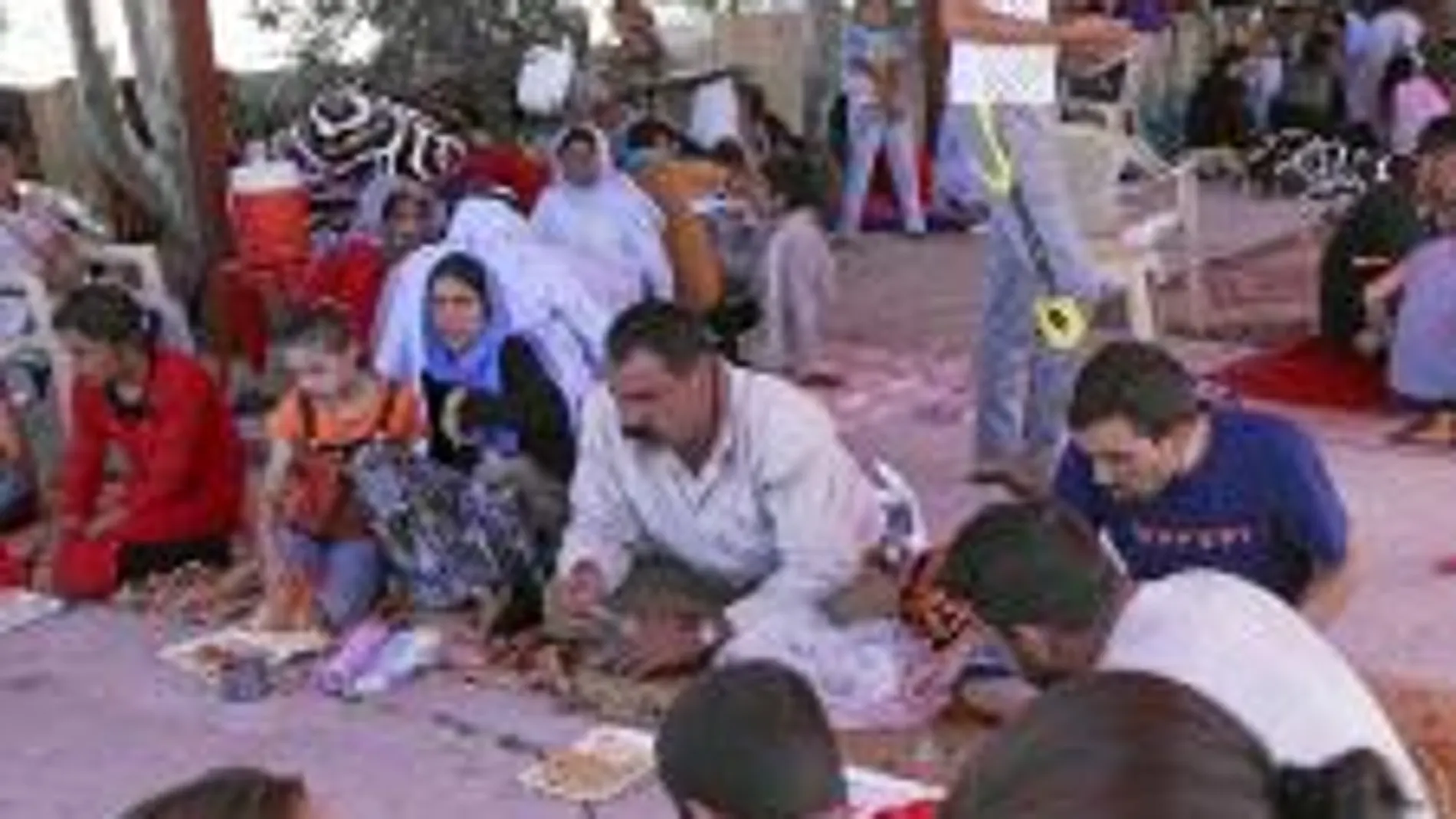 Familias de refugiados de la minoría yazidí en la provincia de Dohuk. Los terroristas del EI les persiguen por ser «adoradores del diablo»