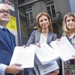La hermana de la víctima, junto a su abogado y la presidenta de Stop Accidentes, entregaron firmas contra el indulto