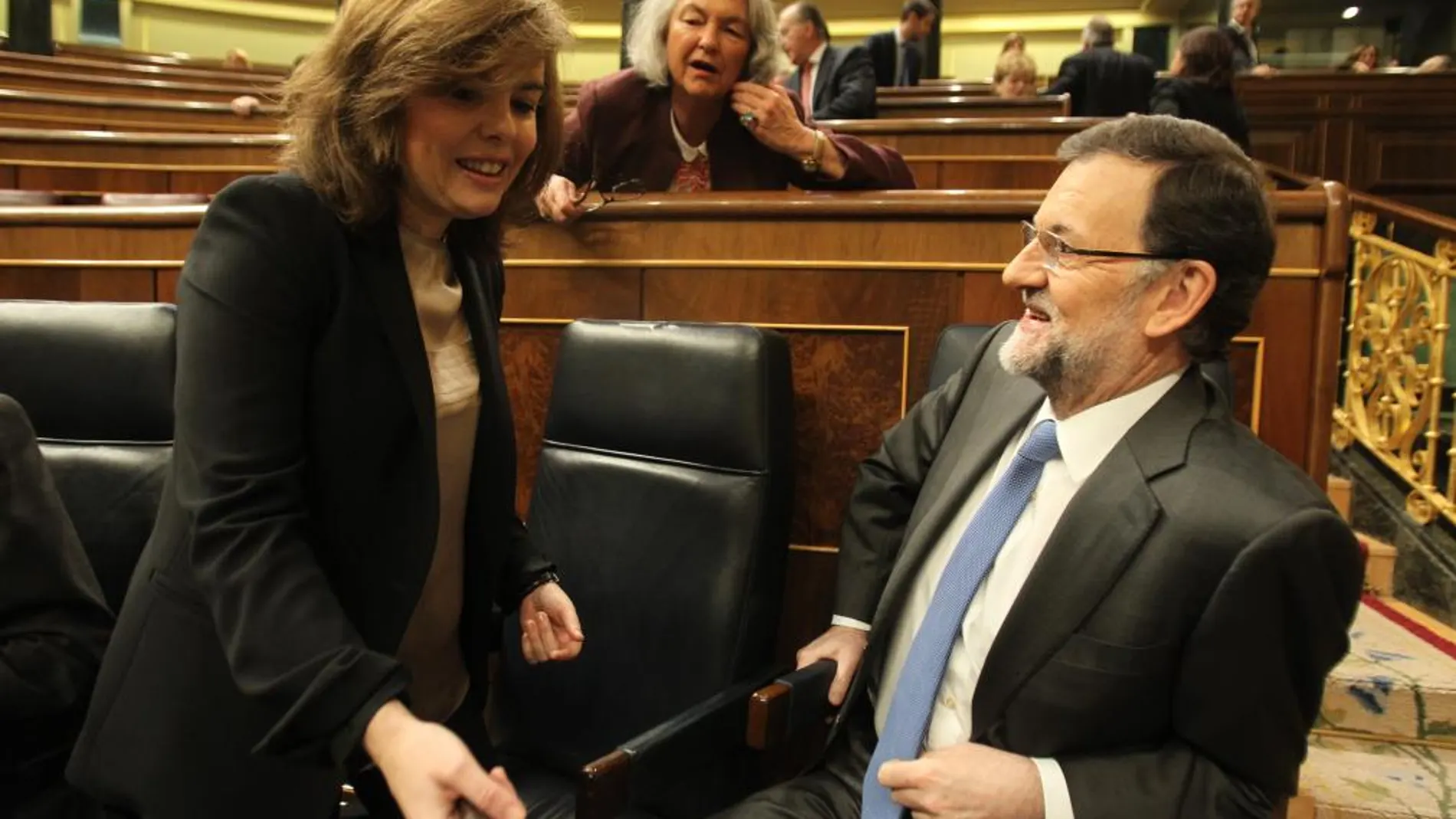 Santamaría y Rajoy en un momento del debate