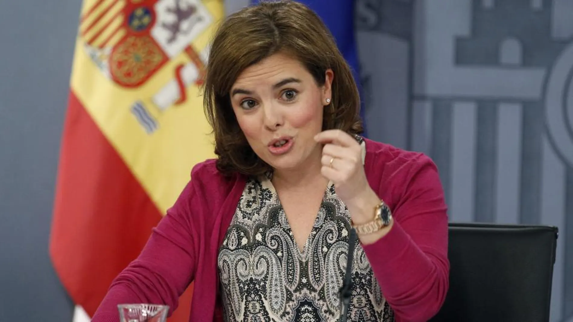La vicepresidenta del Gobierno, Soraya Sáenz de Santamaría, durante la rueda de prensa posterior a la reunión del Consejo de Ministros.