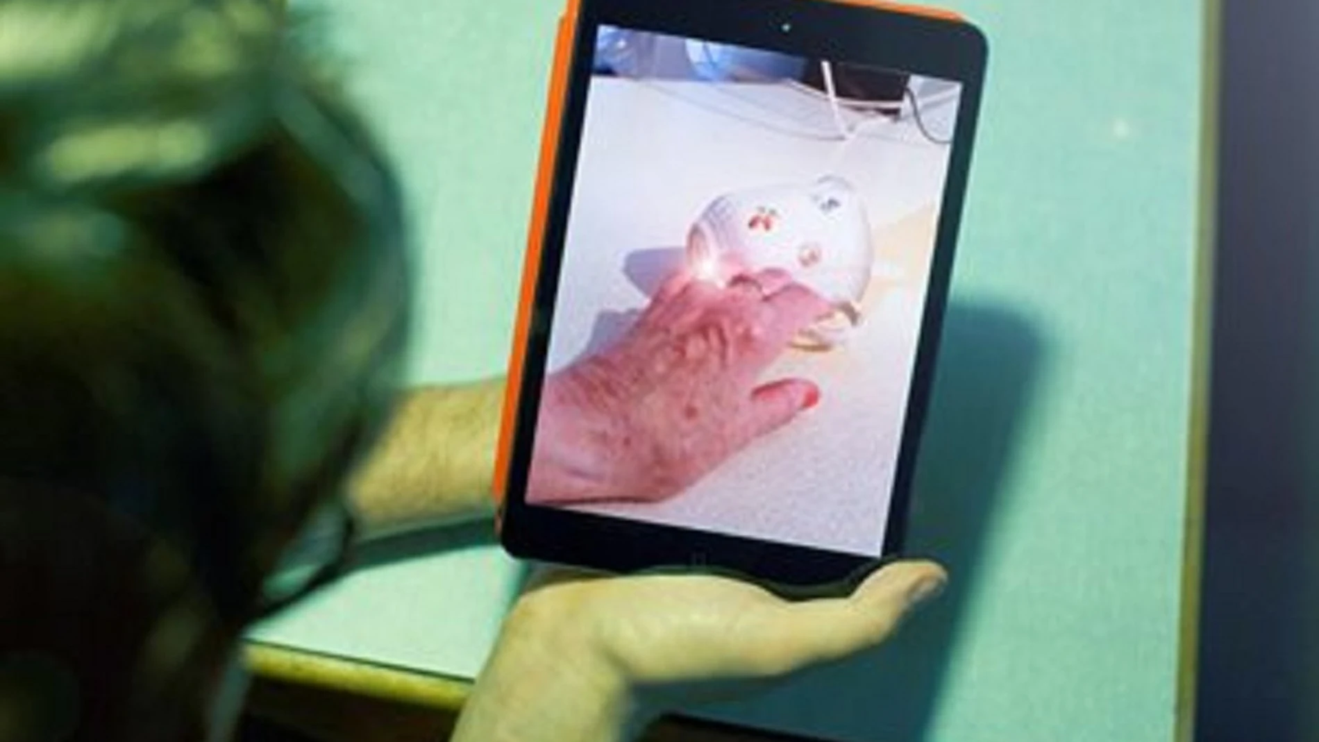Nueva tecnología para ponerse en la piel de pacientes con Parkinson