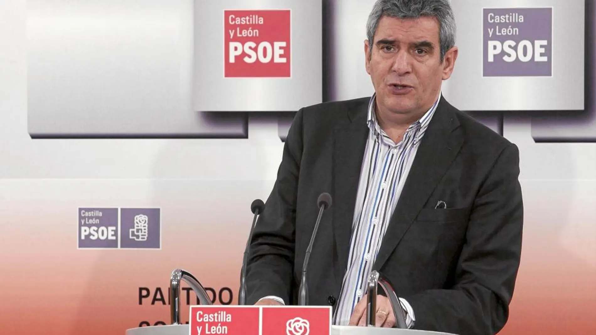 Los socialistas califican de penoso el «espectáculo de autobombo» del PP