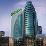 La compañía se ha adjudicado a través de una subasta el solar que Adif vendía en el Paseo de la Castellana de Madrid